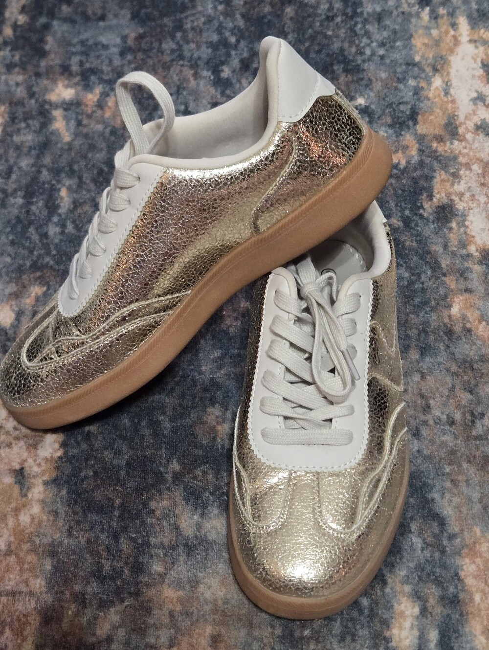 La Sheelah Gold Metallic Cracked Leather Low Top Sneakers Size 8